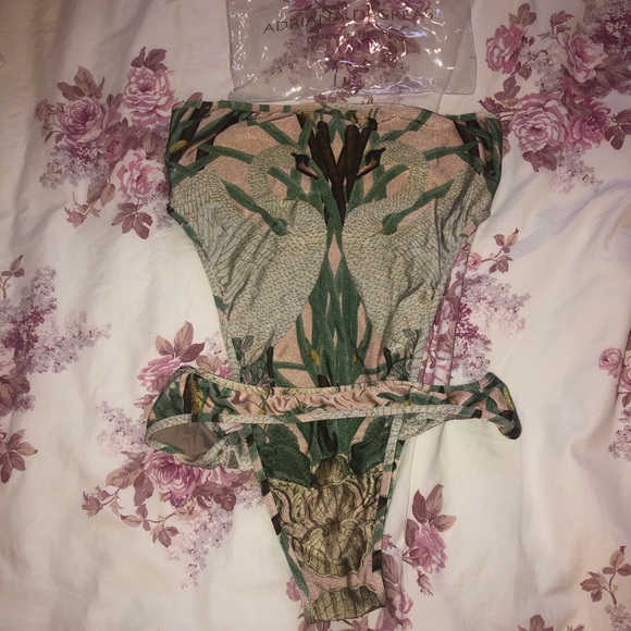 Adriana Degreas- Nouveau Swan One Piece - Picture 4 of 4